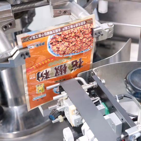 Customic Automatique Couscous Piment Levure Repas De Maïs Emballage Sac En Plastique Remplissage Alimentaire Poudre D'étanchéité Emballage/Emballage Machine